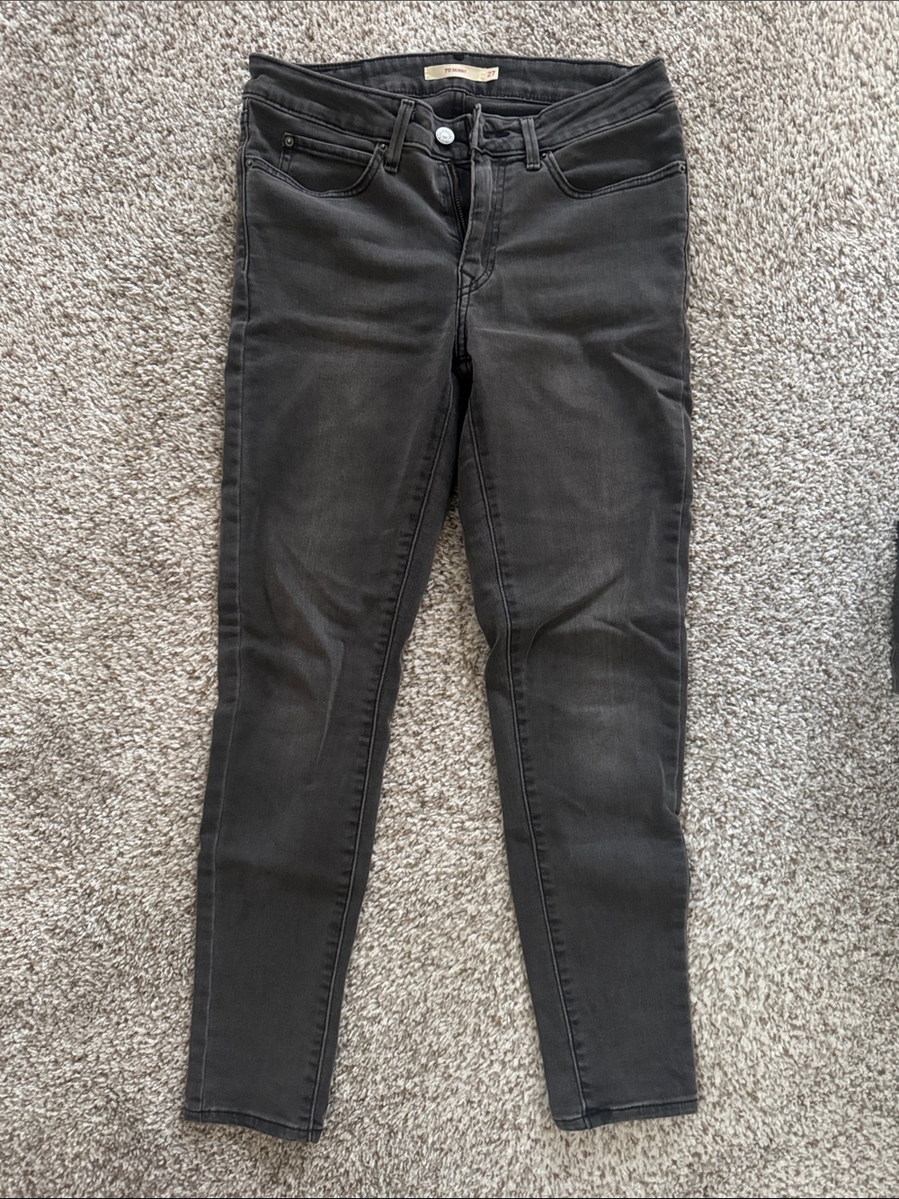 Levi’s 711 Skinny size 27
